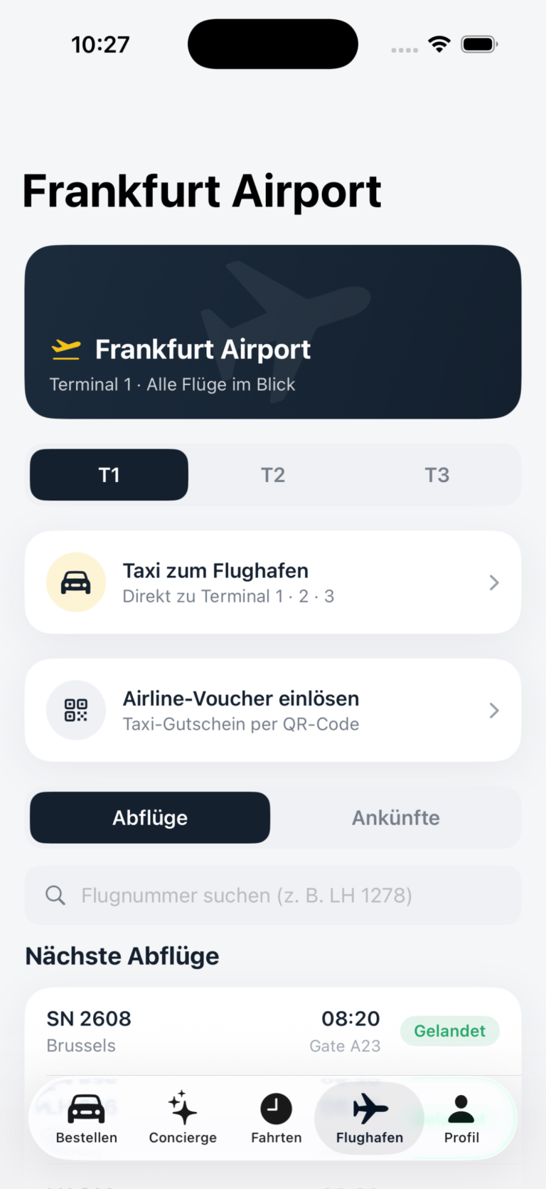 Bildschirm „Frankfurt Airport“ mit den Registern für Terminal 1, 2 und 3, den Einträgen „Taxi zum Flughafen“ und „Airline-Voucher einlösen“ sowie einer Liste der nächsten Abflüge mit Flugnummer, Zeit und Status.